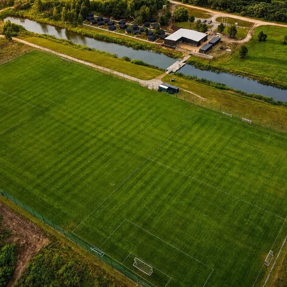 Šalia Dovilų karjerų iškilmingai atidaryta moderni futbolo stovyklavietė